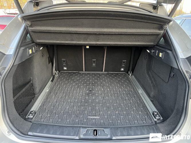 Jaguar F-Pace 64 interauto-car