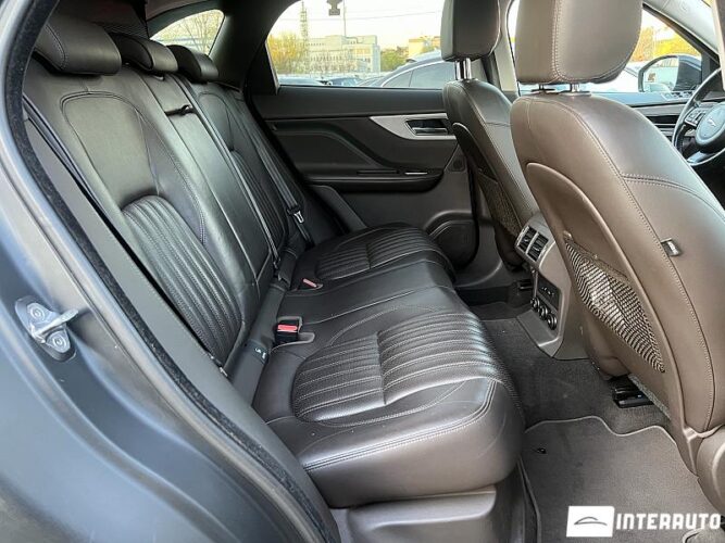 Jaguar F-Pace 61 interauto-car
