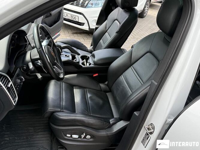 Porsche Cayenne 41 interauto-car