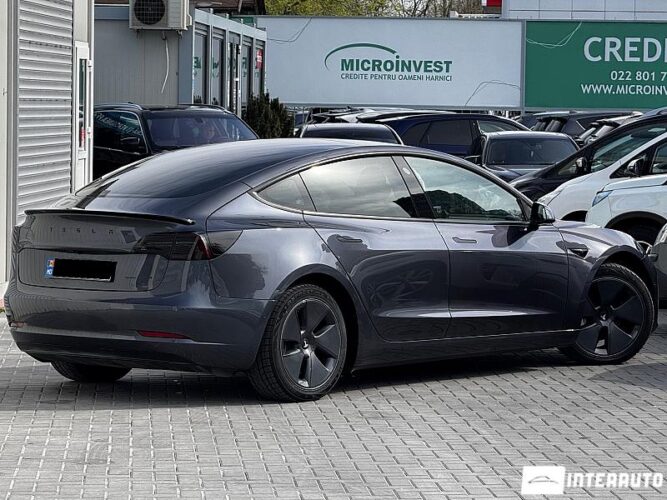Tesla Model 3 33 interauto-car