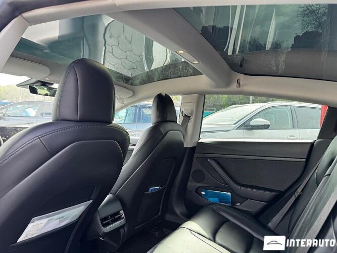 Tesla Model 3 44 interauto-car