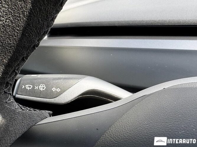 Tesla Model 3 43 interauto-car