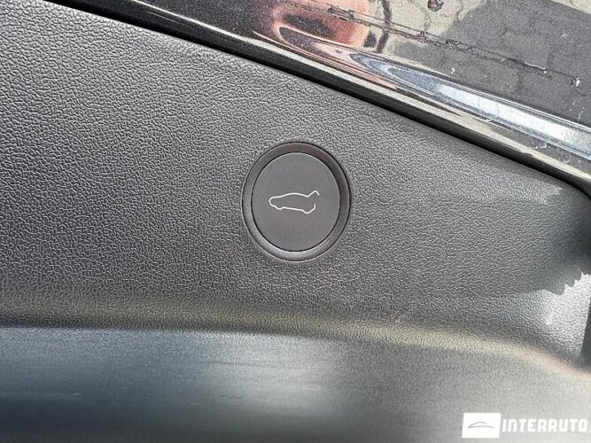 Tesla Model 3 48 interauto-car