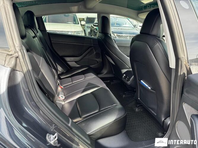 Tesla Model 3 45 interauto-car