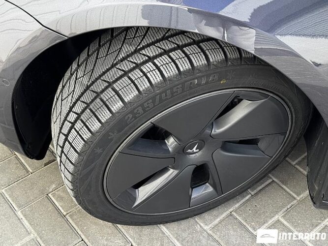 Tesla Model 3 47 interauto-car