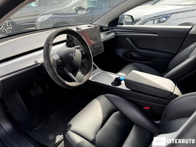 Tesla Model 3 36 interauto-car
