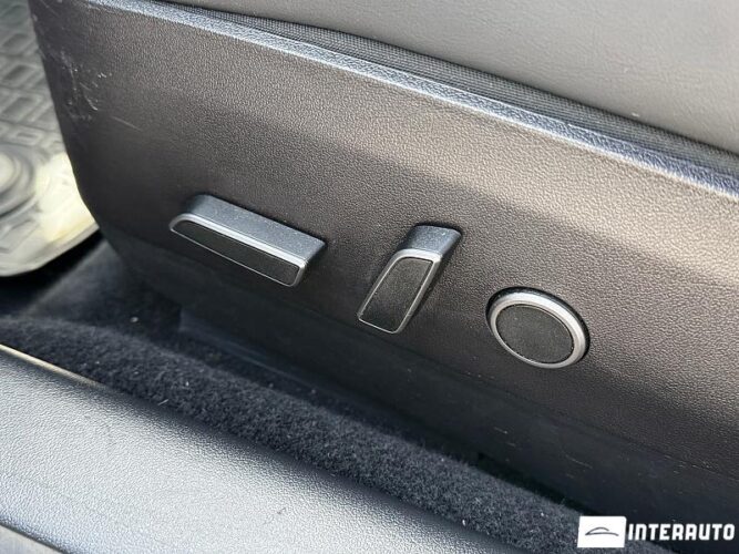 Tesla Model 3 40 interauto-car