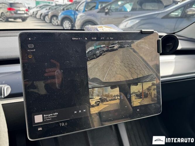 Tesla Model 3 38 interauto-car