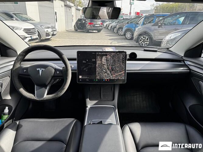 Tesla Model 3 34 interauto-car