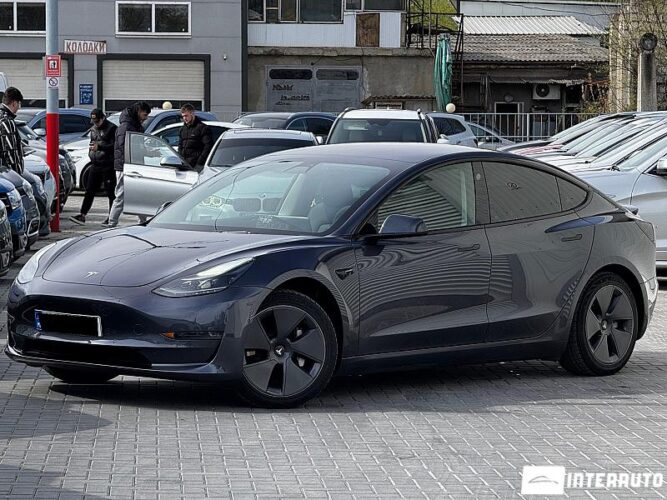 Tesla Model 3 30 interauto-car