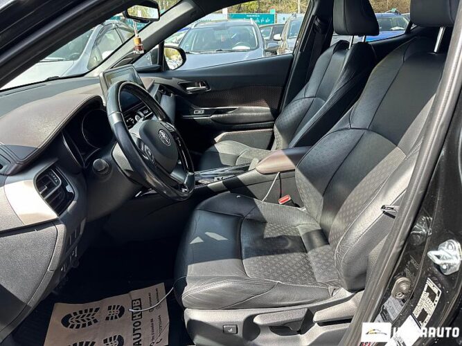 Toyota C-HR 33 interauto-car