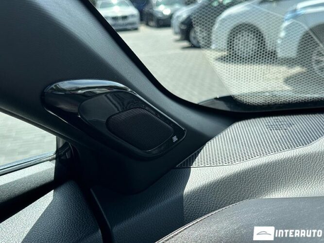 Toyota C-HR 38 interauto-car