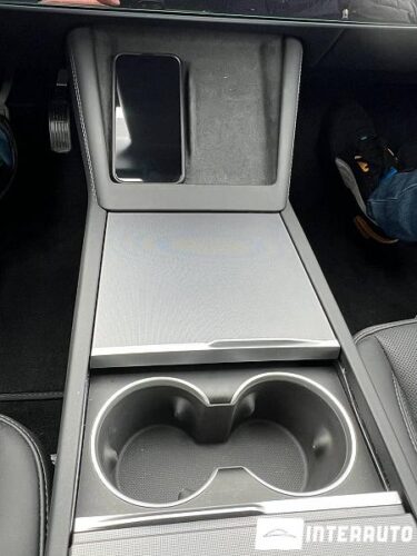 Tesla Model 3 41 interauto-car