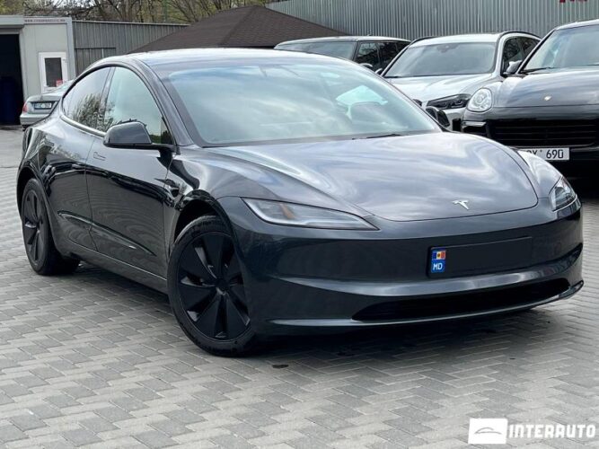 Tesla Model 3 31 interauto-car