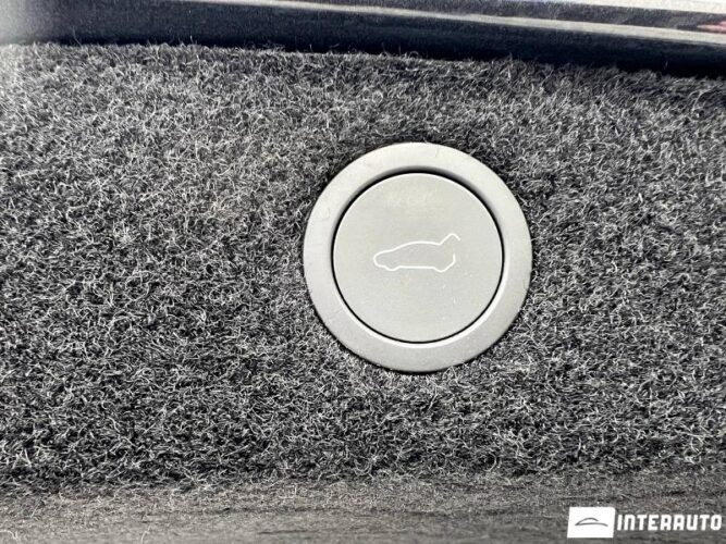 Tesla Model 3 46 interauto-car