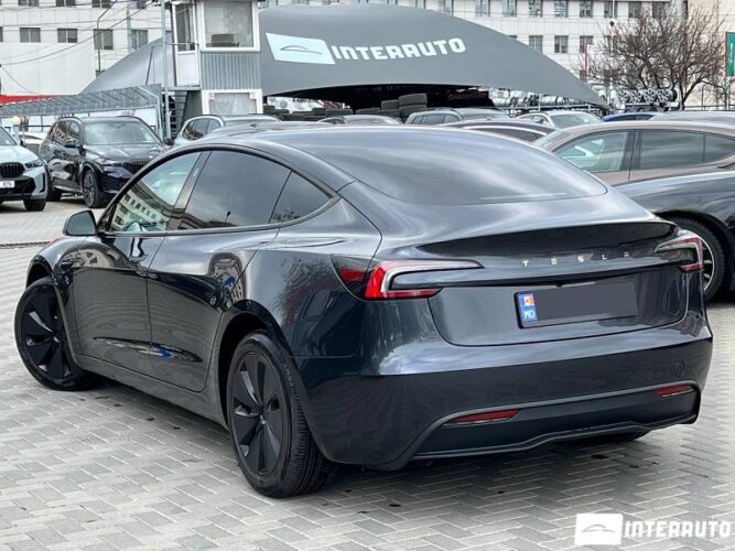 Tesla Model 3 32 interauto-car