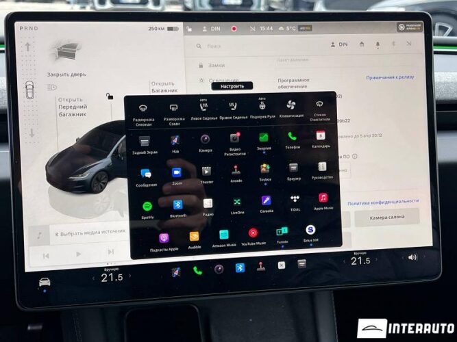 Tesla Model 3 37 interauto-car