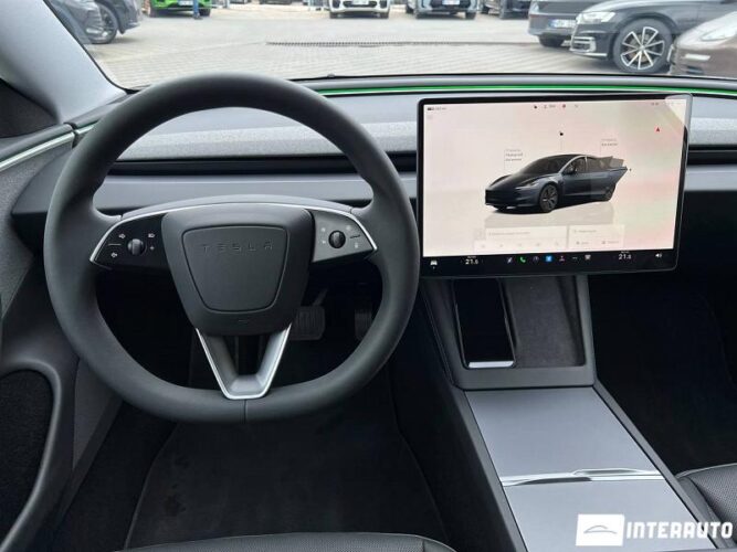 Tesla Model 3 36 interauto-car