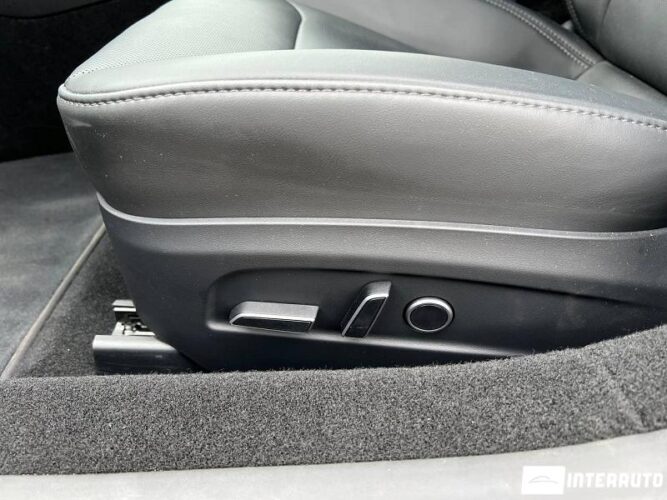 Tesla Model 3 42 interauto-car