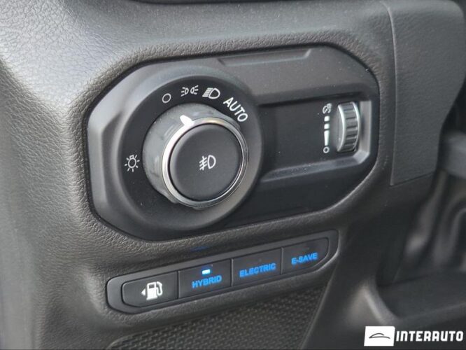 Jeep Wrangler 46 interauto-car