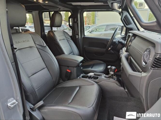Jeep Wrangler 38 interauto-car