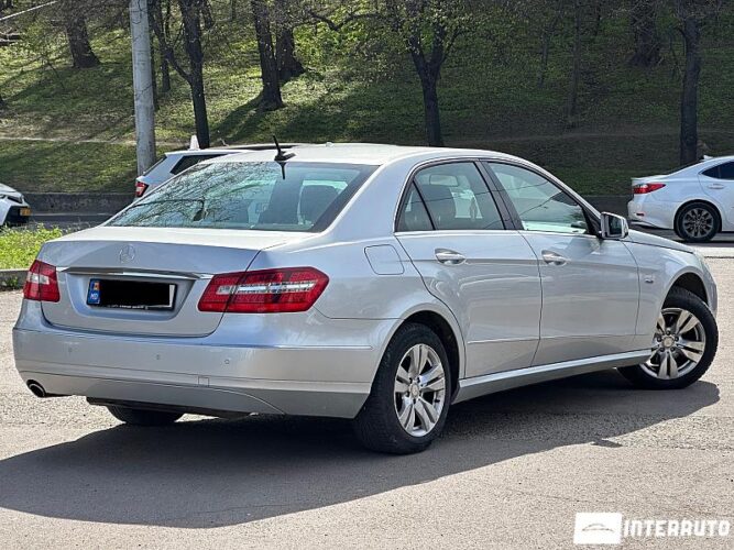 Mercedes E 200 32 interauto-car