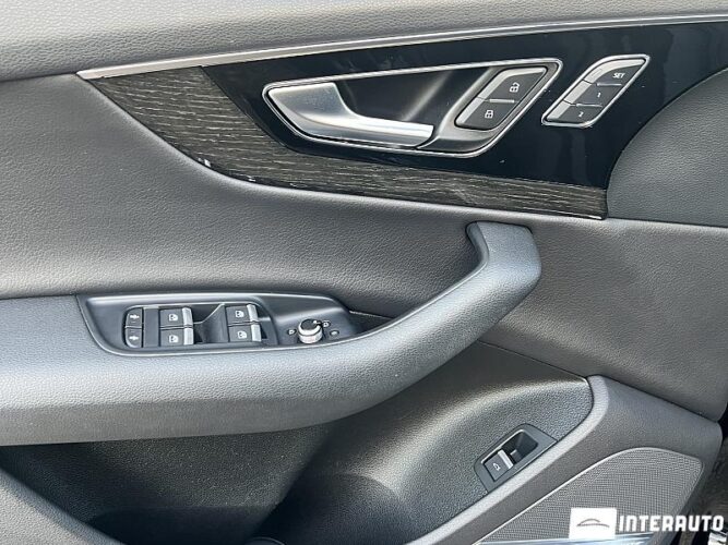 Audi Q7 43 interauto-car