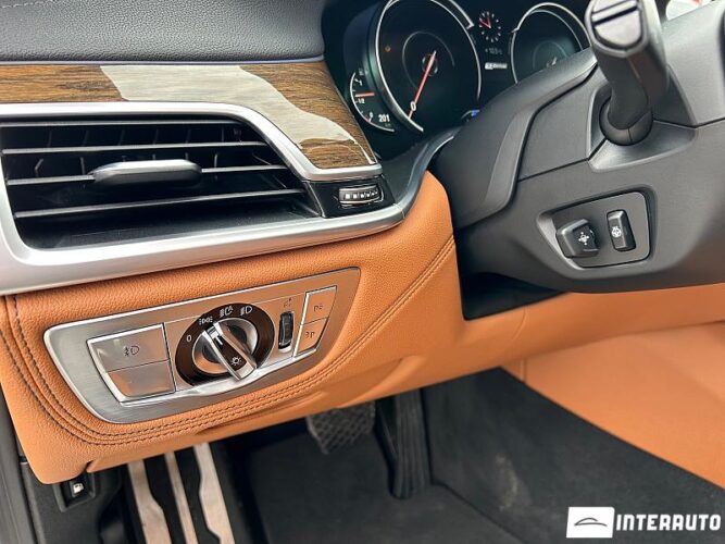 BMW 740e 41 interauto-car