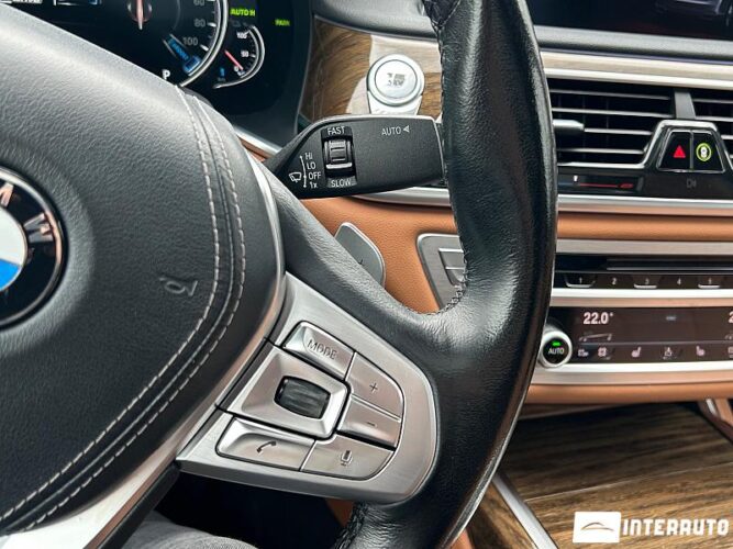 BMW 740e 43 interauto-car