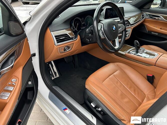 BMW 740e 38 interauto-car