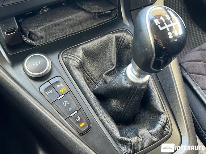 Ford Focus 38 interauto-car