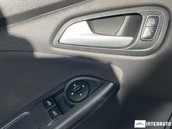 Ford Focus 39 interauto-car