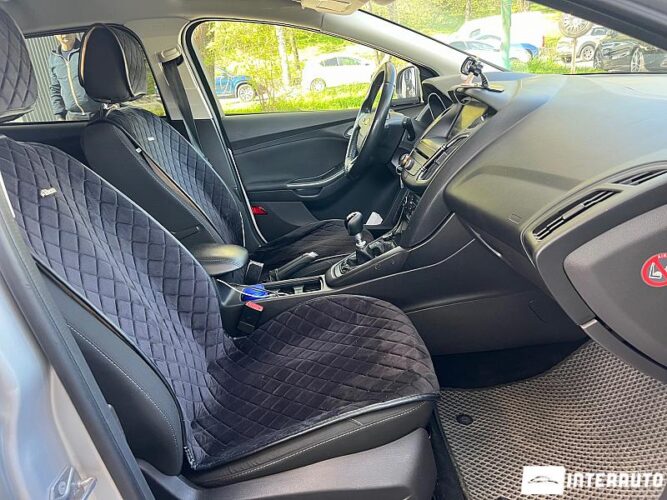 Ford Focus 32 interauto-car