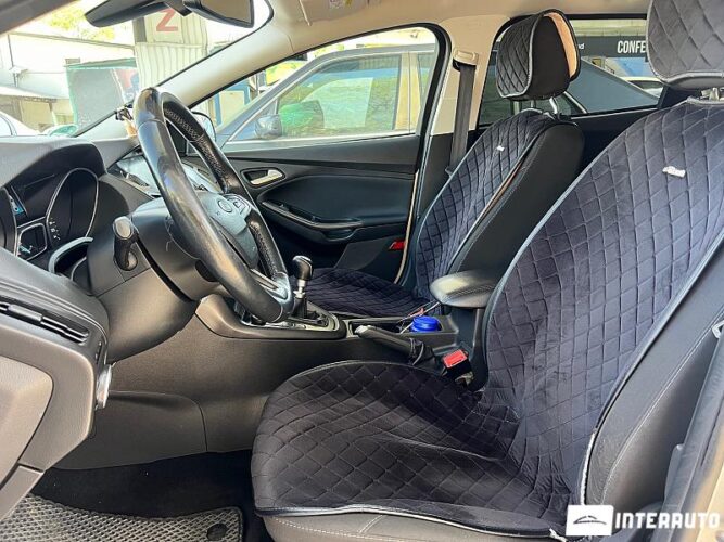 Ford Focus 33 interauto-car