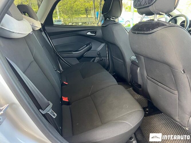 Ford Focus 41 interauto-car