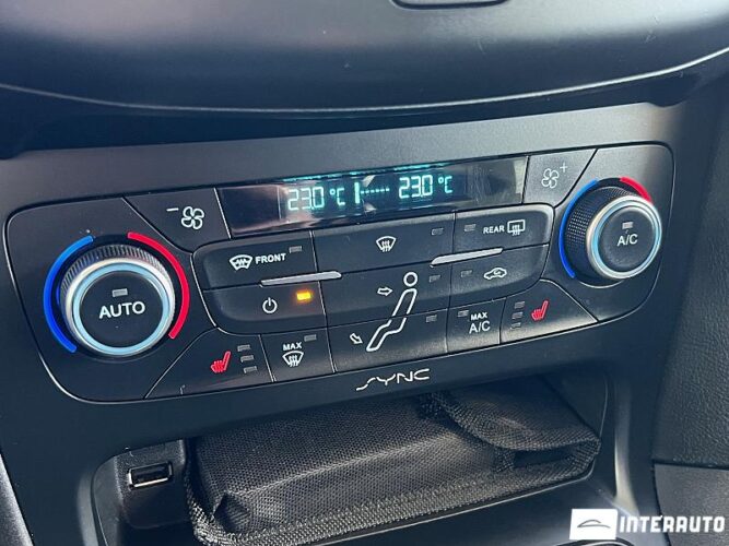 Ford Focus 37 interauto-car