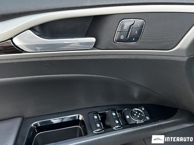 Ford Fusion 44 interauto-car