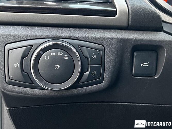 Ford Fusion 43 interauto-car