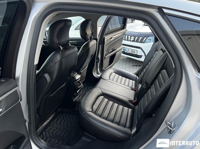 Ford Fusion 37 interauto-car