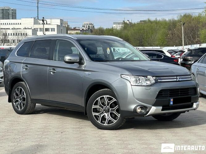Mitsubishi Outlander 33 interauto-car