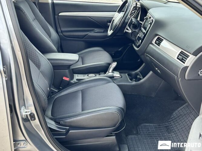 Mitsubishi Outlander 44 interauto-car