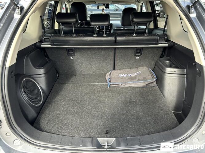 Mitsubishi Outlander 47 interauto-car