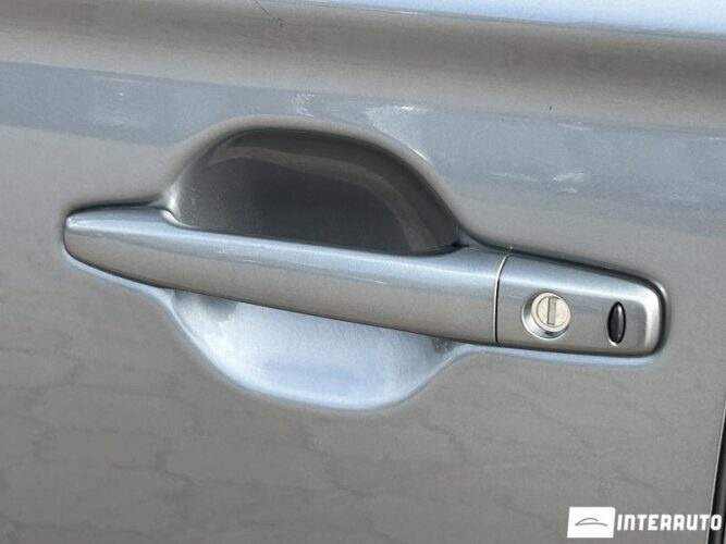 Mitsubishi Outlander 34 interauto-car