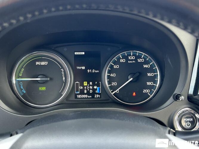 Mitsubishi Outlander 41 interauto-car