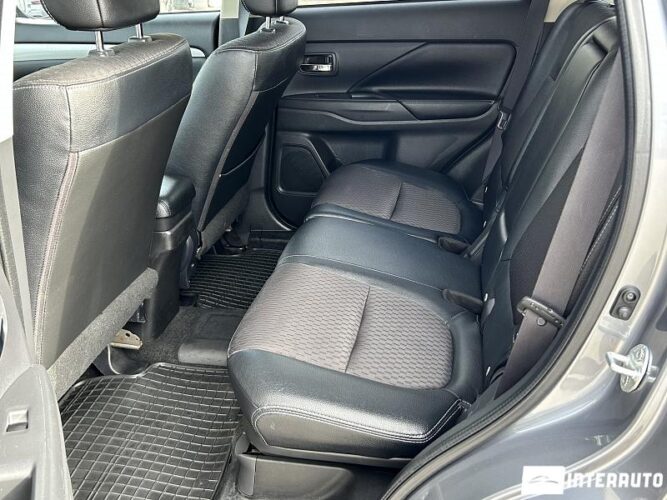 Mitsubishi Outlander 45 interauto-car