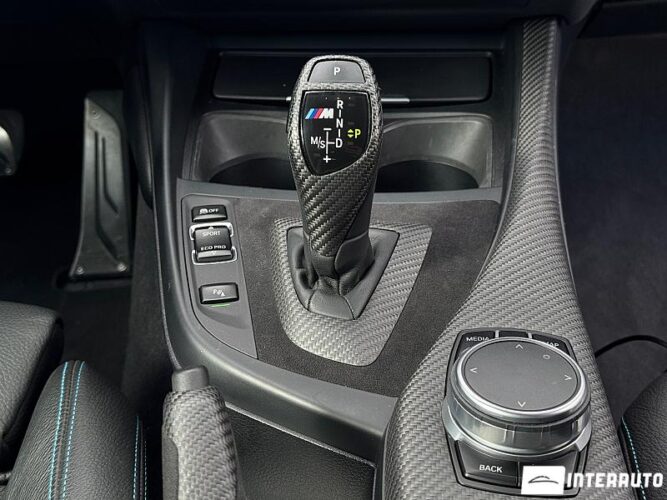 BMW M240i 38 interauto-car