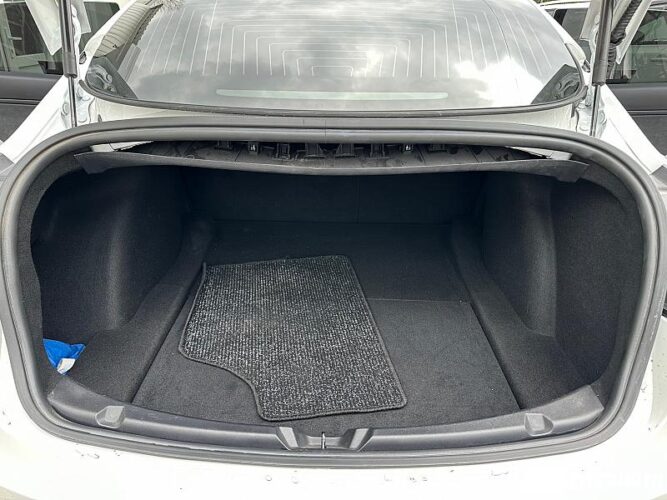 Tesla Model 3 46 interauto-car