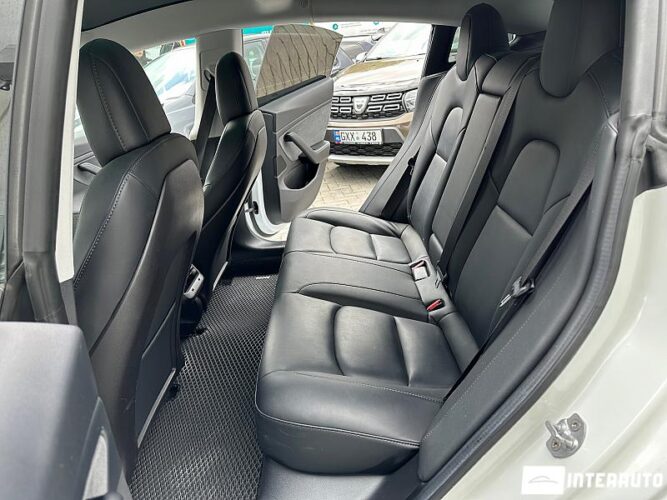 Tesla Model 3 45 interauto-car