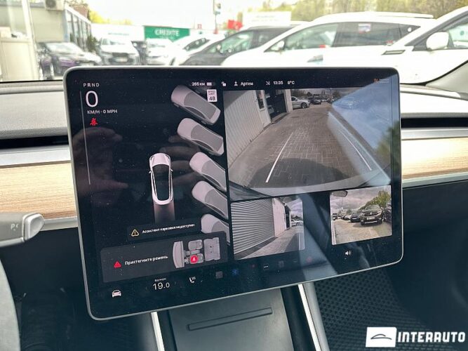 Tesla Model 3 38 interauto-car