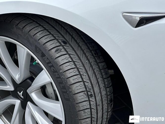 Tesla Model 3 47 interauto-car